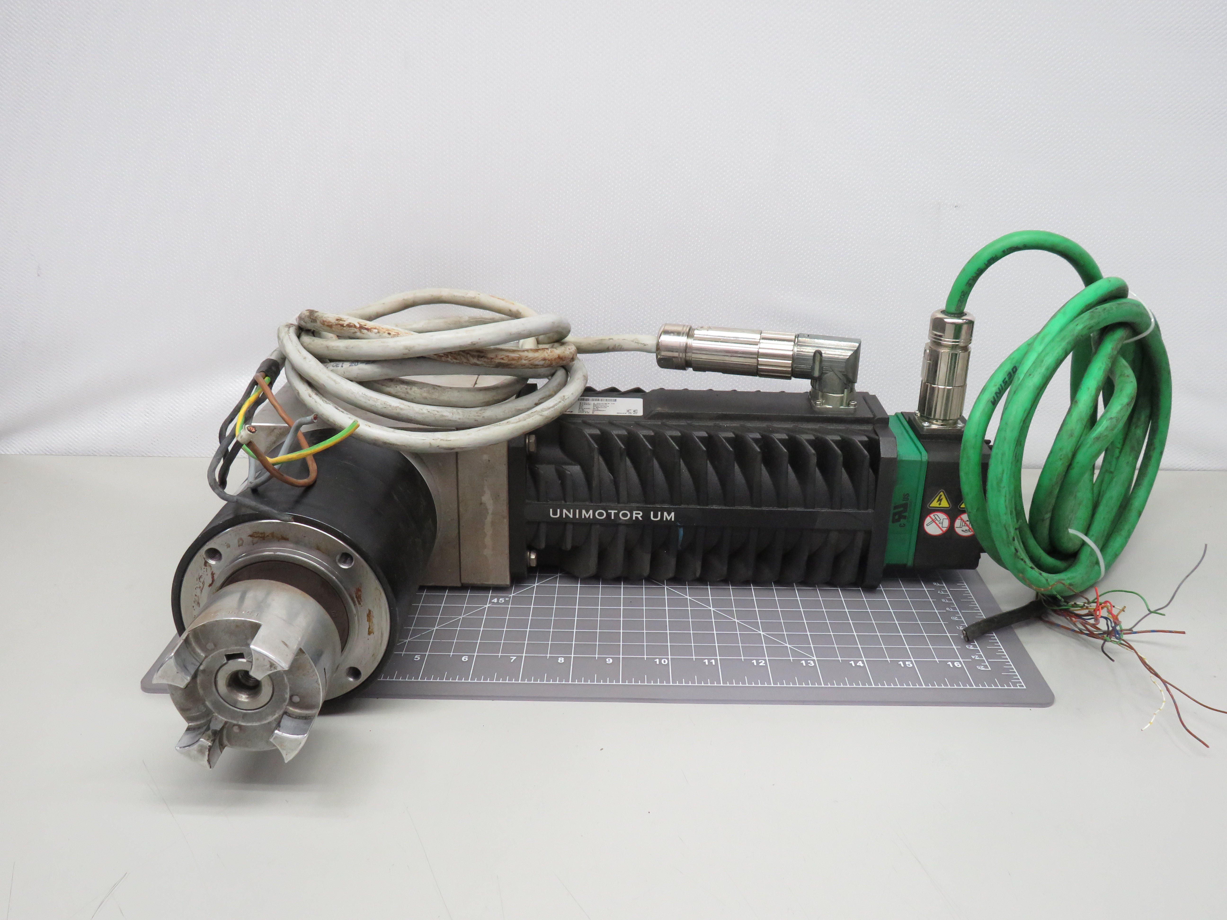 Control Techniques 95UMC300CACAA 837215 Brushless AC Servo Motor